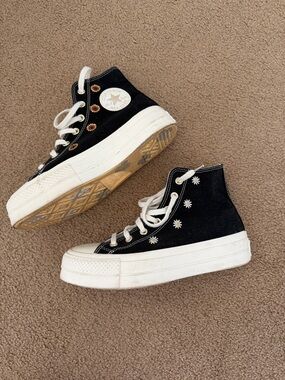 Platform High-Top Sneakers in Black with Daisy Embroidery - Converse